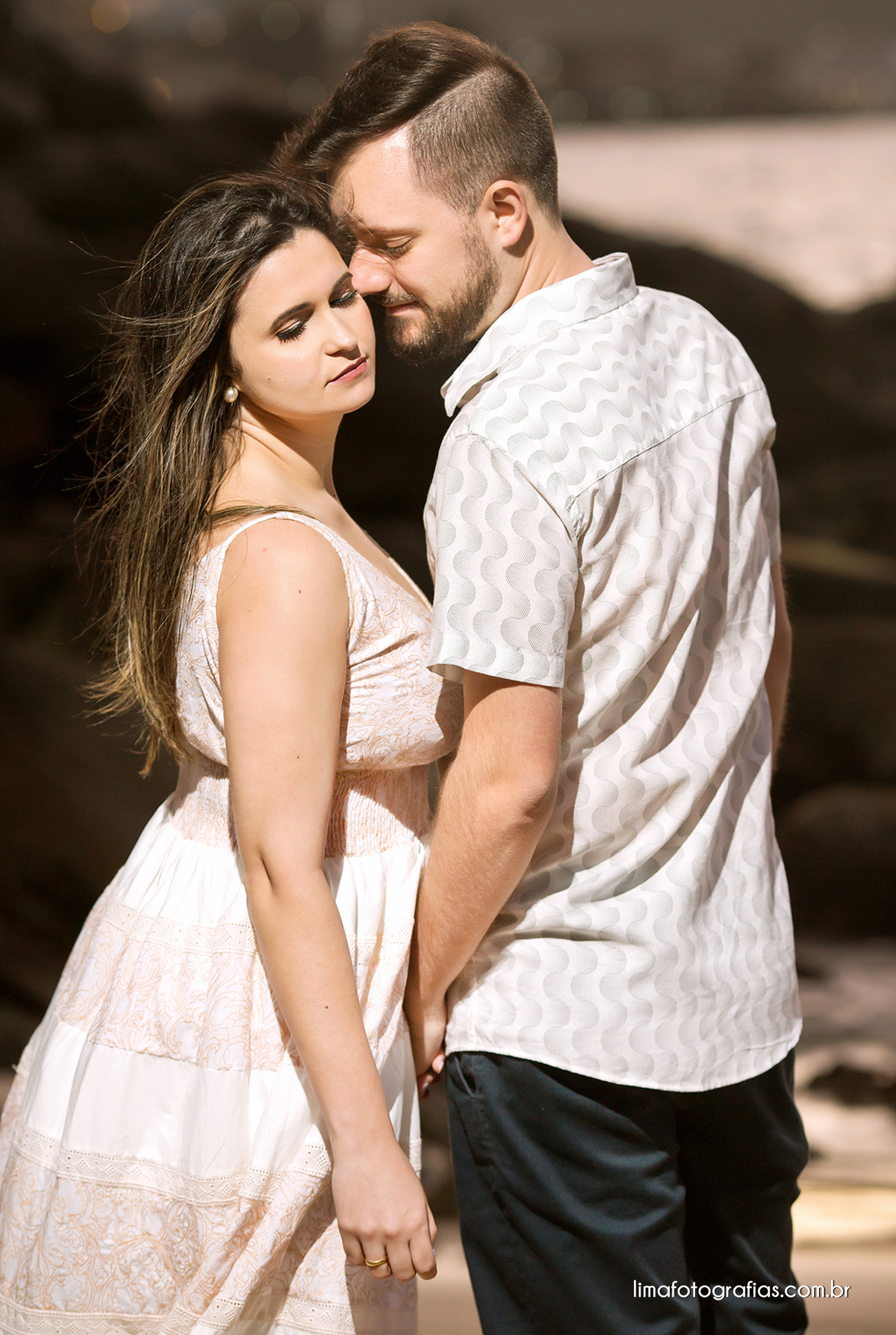 ensaio de casal em Bombinhas - ensaio de casal na praia - fim de tarde