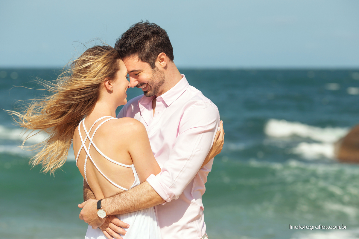 ensaio de casal na praia