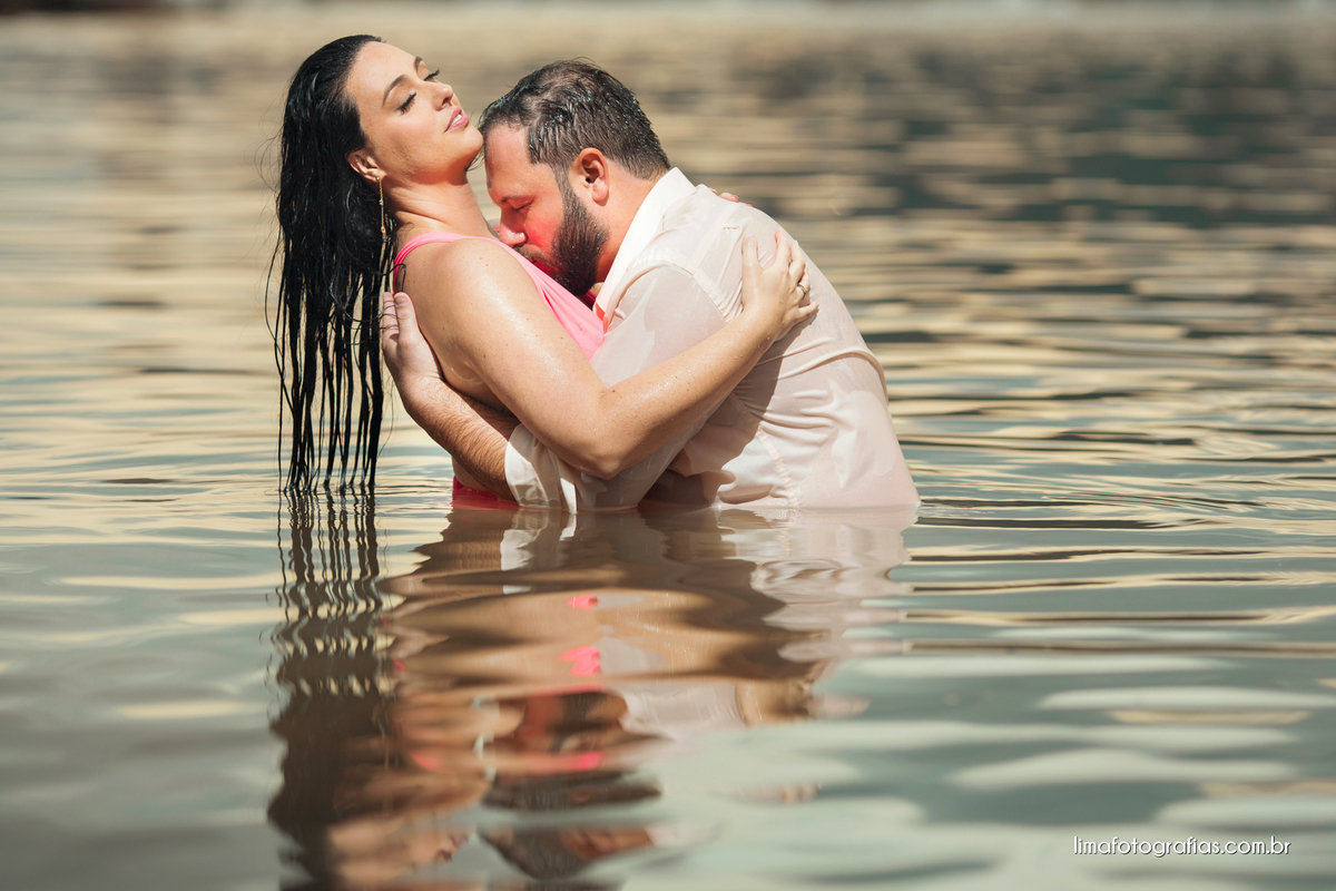 ensaio de casal na praia