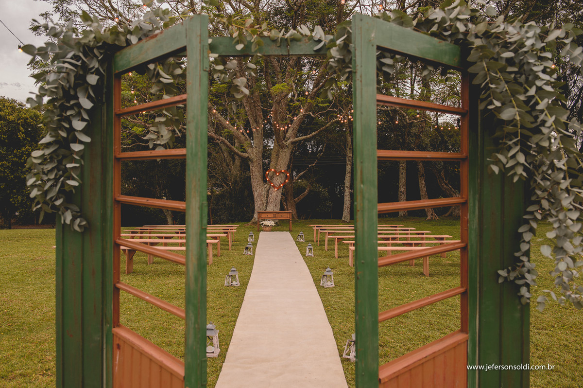 Porta decorativa para entrada da cerimônia.