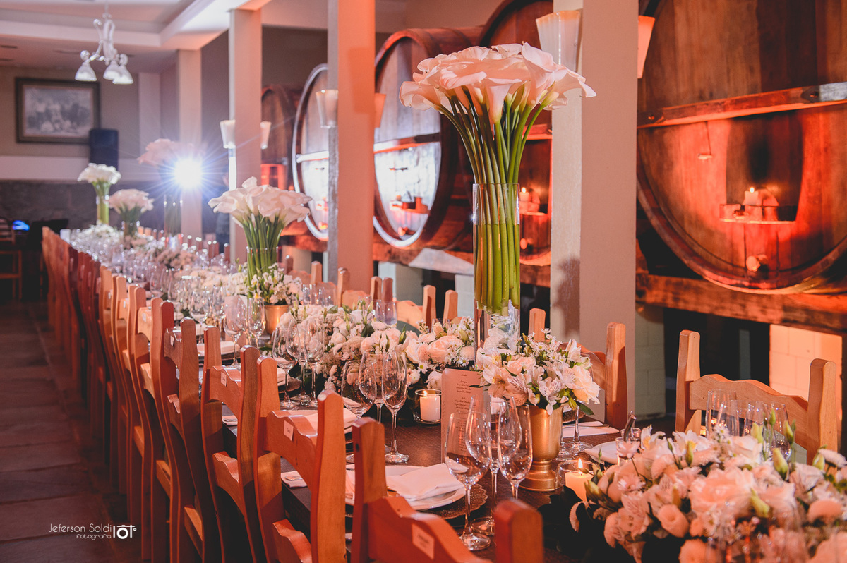 Detalhe da decoração das mesas dos convidados. 