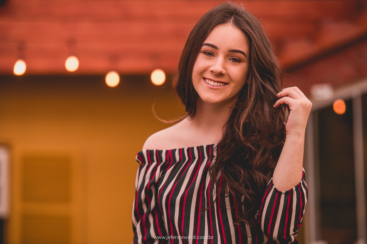laura sorrindo para a câmera