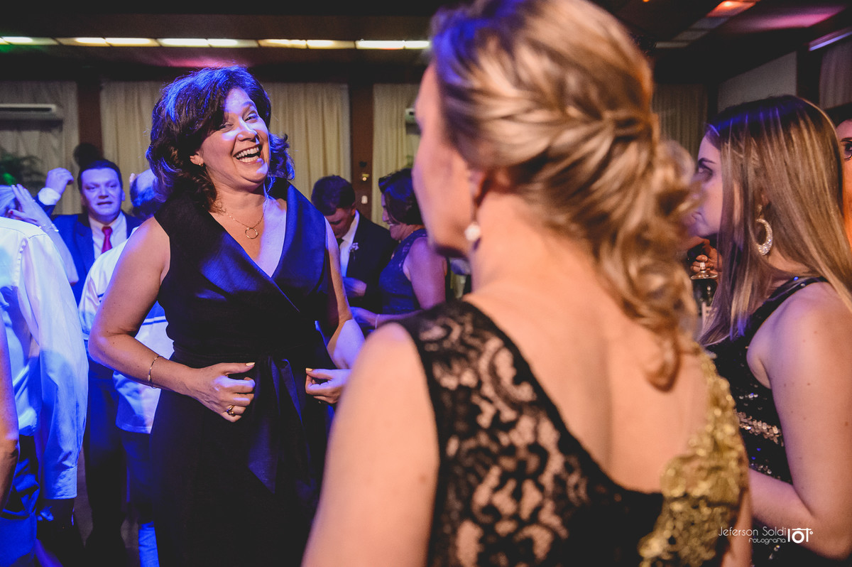 Convidados na pista de dança