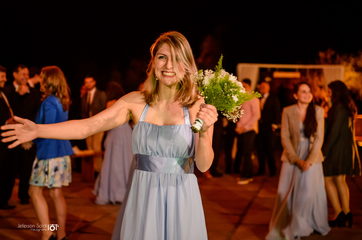 Madrinha da noiva pegou o buquê