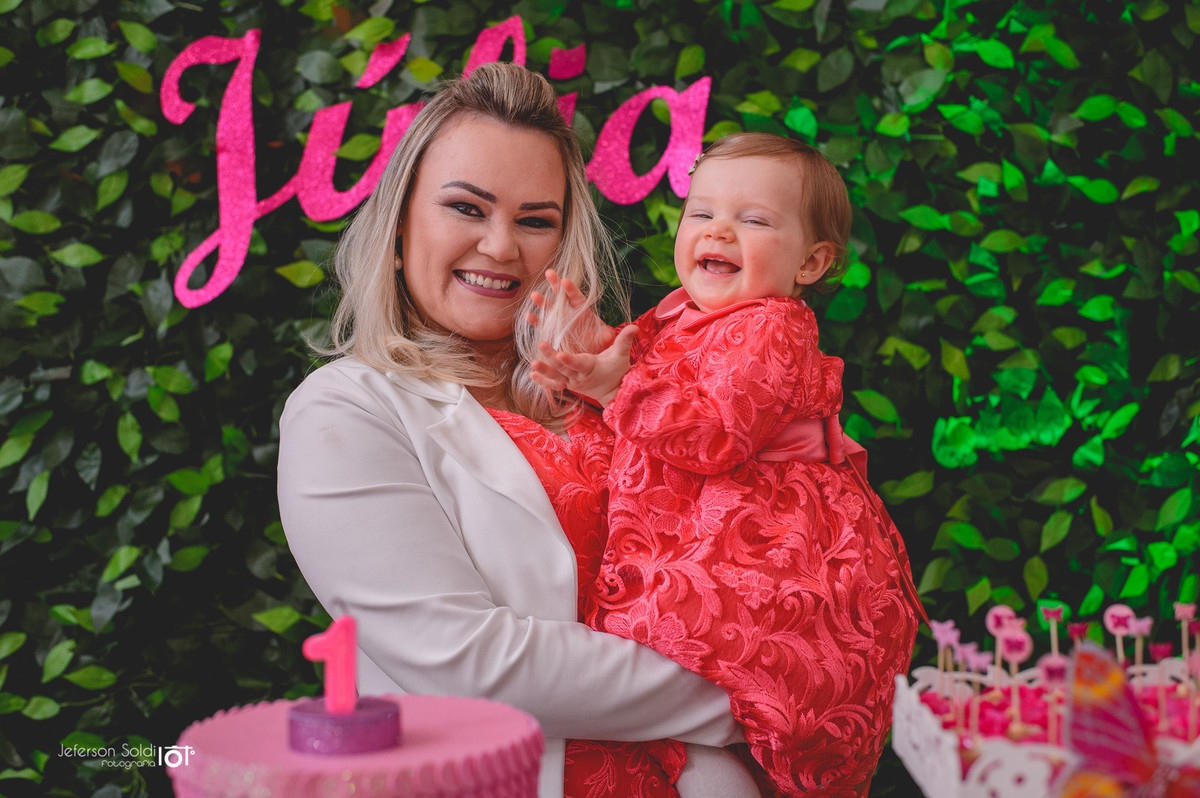 Júlia no colo da mamãe