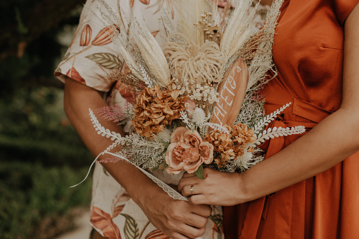 Ensaio renovação de votos - ensaio casal boho - ensaio casal goiânia - fotografia de casamento - decoração de casamento estilo rustico - buque de noiva rustico