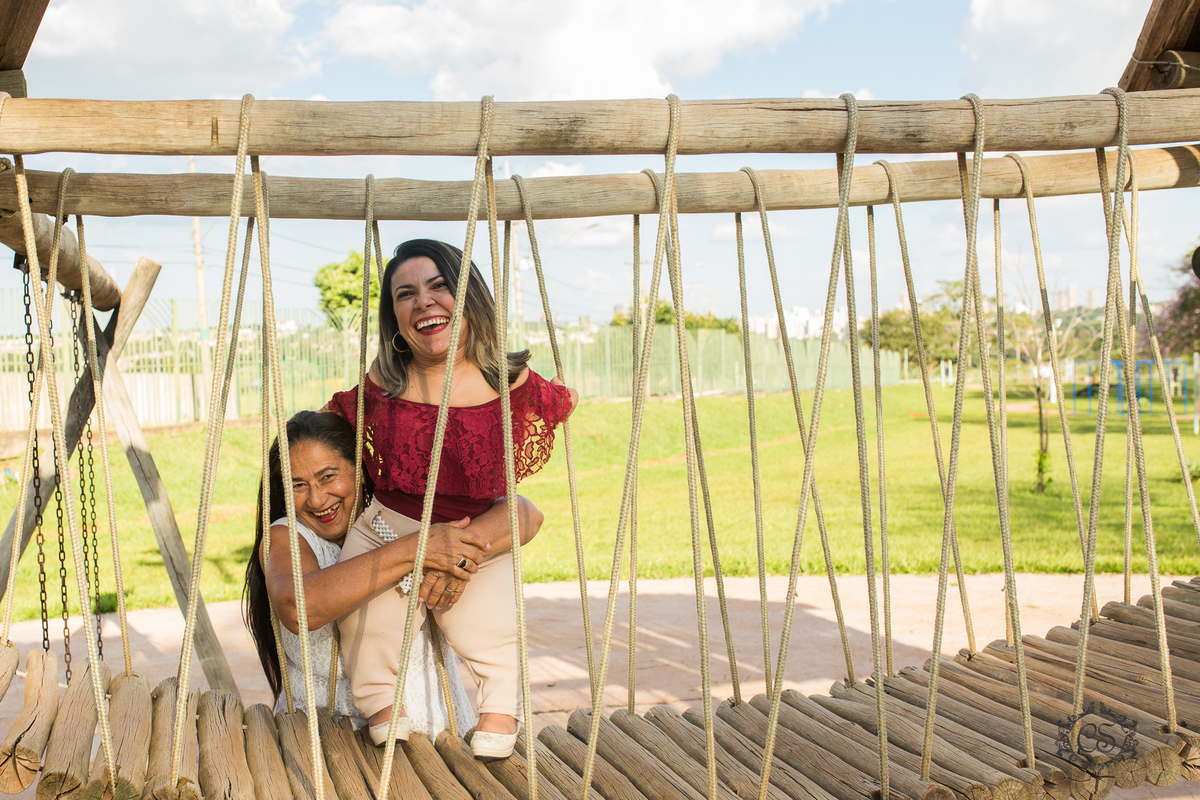 ensaio dia das mães anã e sua mãe no parque na univerdecidade uberaba