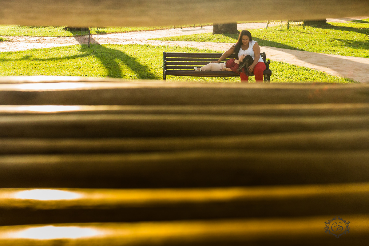 ensaio dia das mães anã e sua mãe no parque na univerdecidade uberaba moldura 