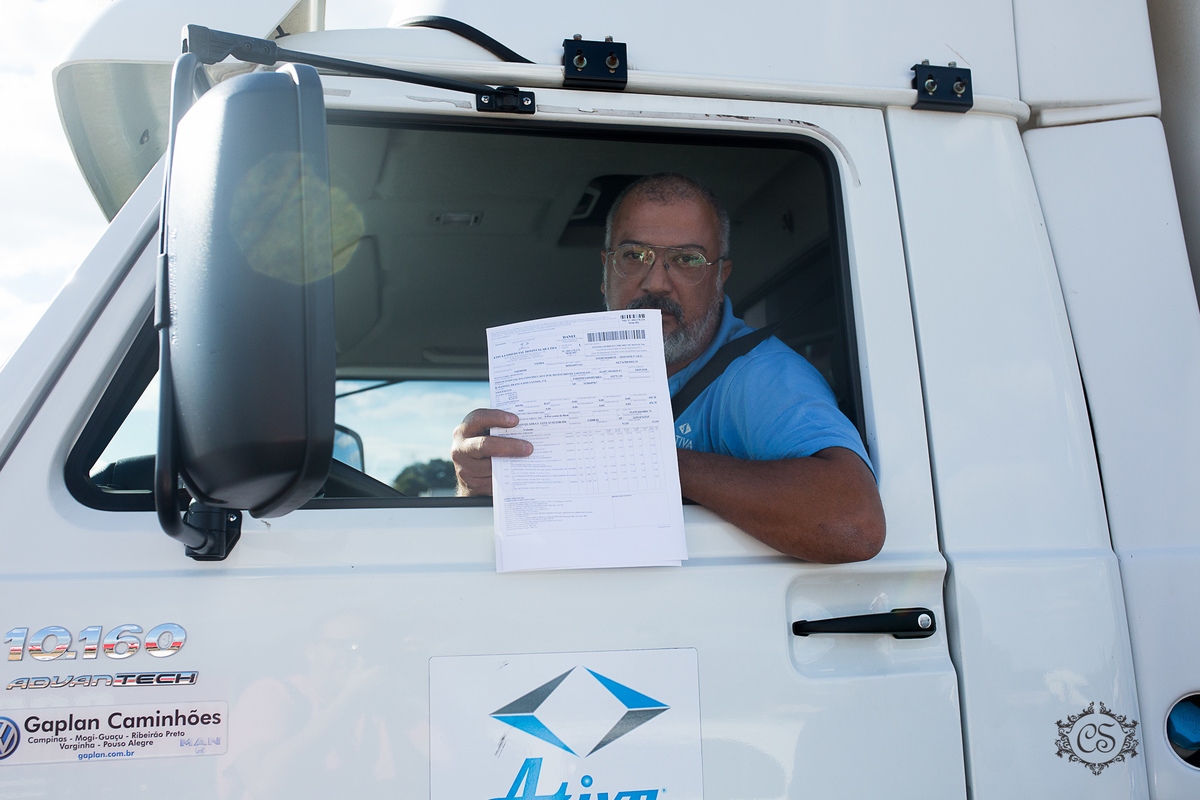 manifestação dos caminheiros 2018 caminhão de remédio sendo liberados