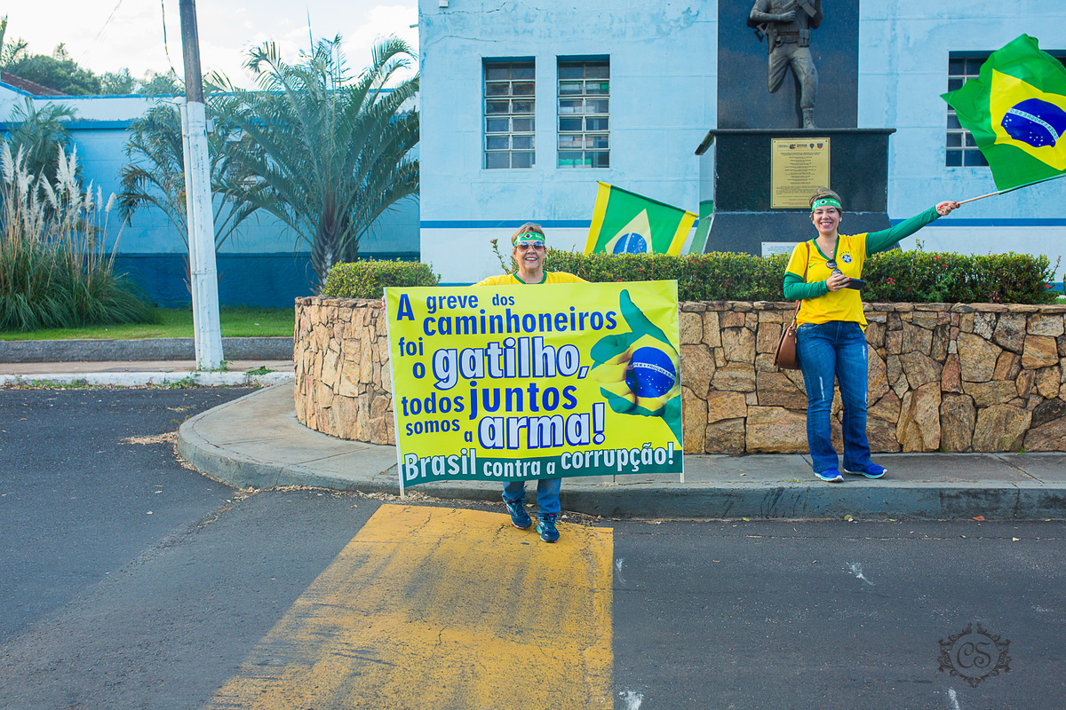 manifestação dos caminheiros 2018 posto zote uberaba MG quartel policia militar praça do quartel brasileiro