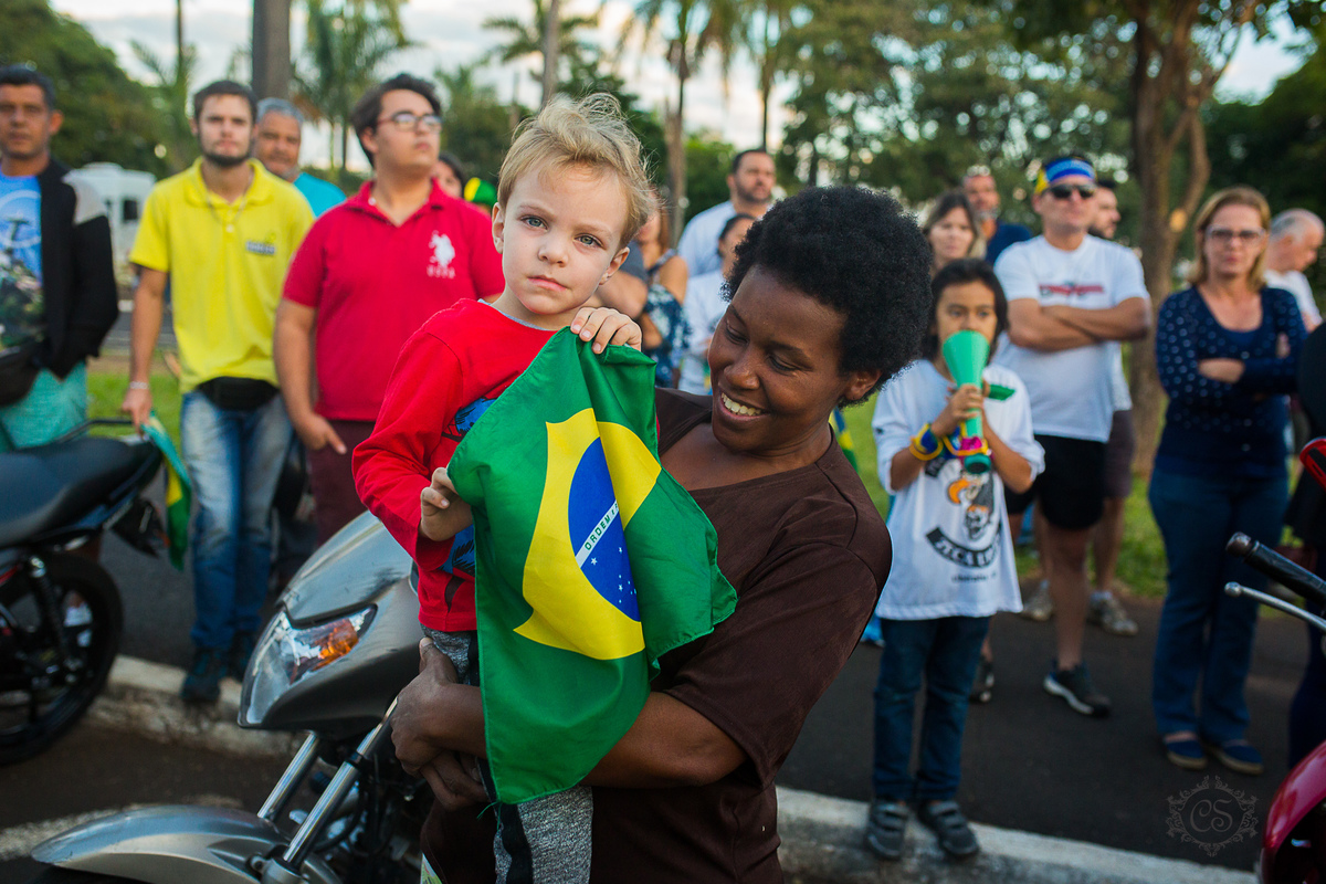 manifestação dos caminheiros 2018 posto zote uberaba MG quartel policia militar praça do quartel crianças