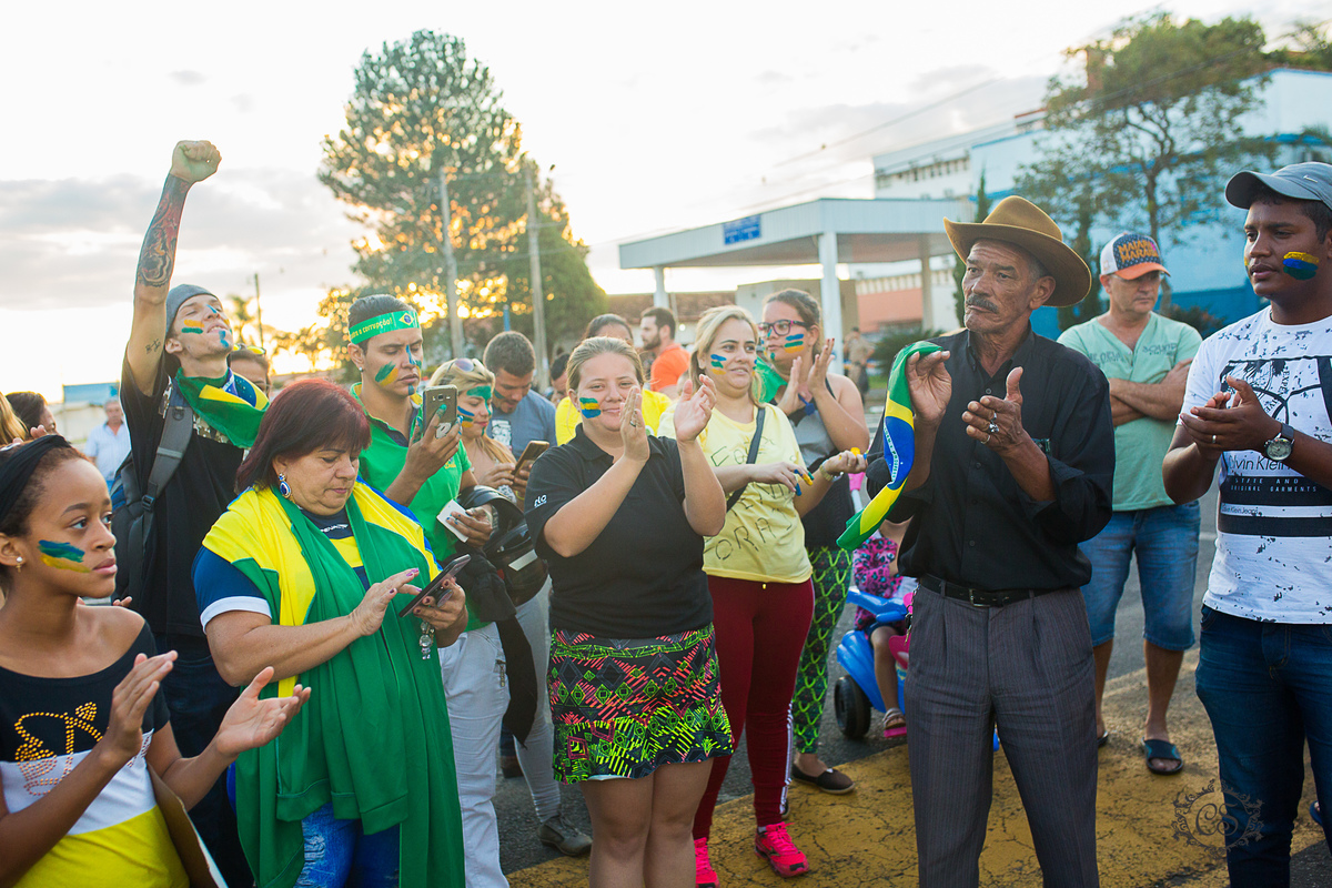 manifestação dos caminheiros 2018 posto zote uberaba MG quartel policia militar praça do quartel popilação
