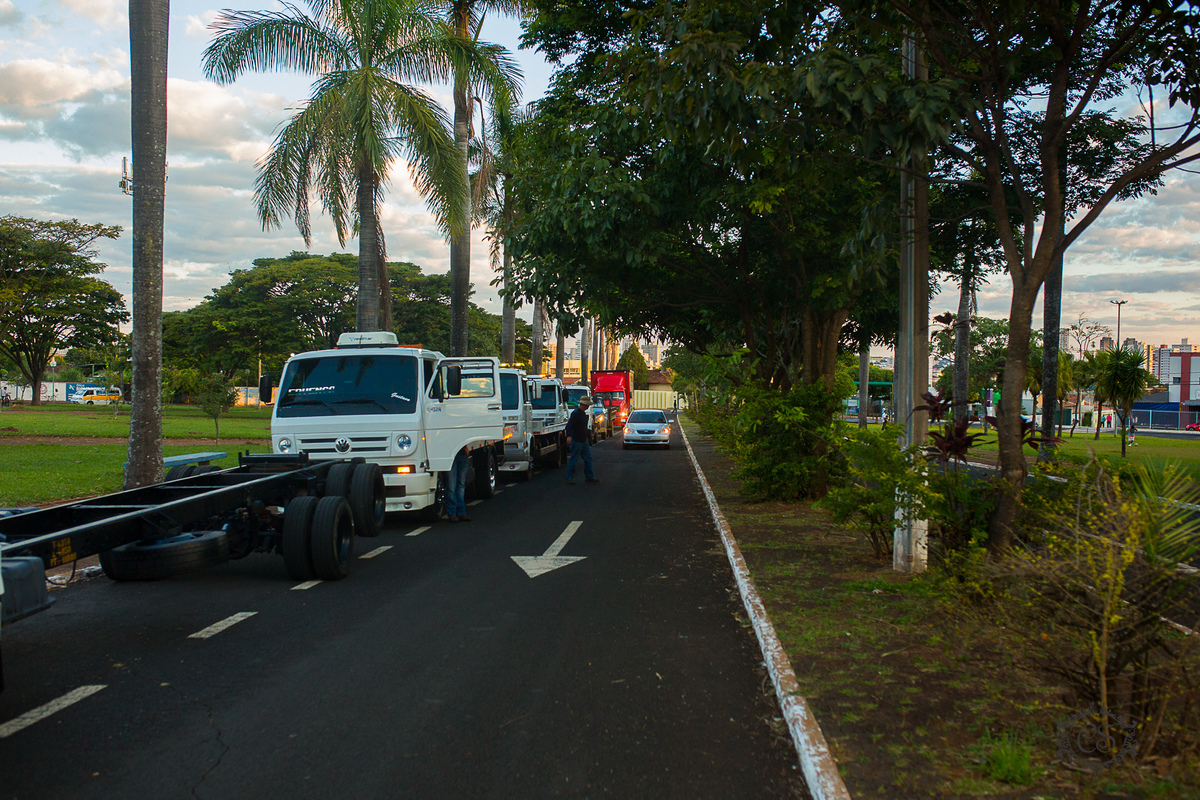 manifestação dos caminheiros 2018 posto zote uberaba MG quartel policia militar praça do quartel guinchos parados