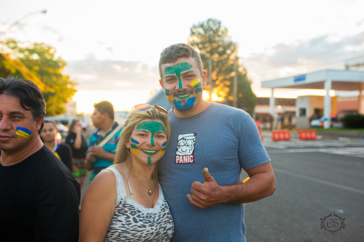manifestação dos caminheiros 2018 posto zote uberaba MG quartel policia militar praça do quartel casal lutando brasil melhor