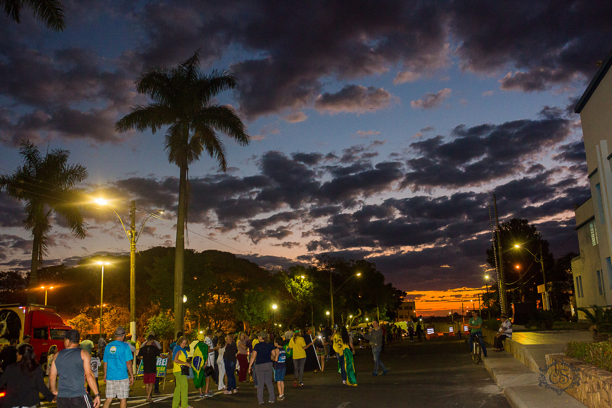 manifestação dos caminheiros 2018 posto zote uberaba MG quartel policia militar praça do quartel  oração
