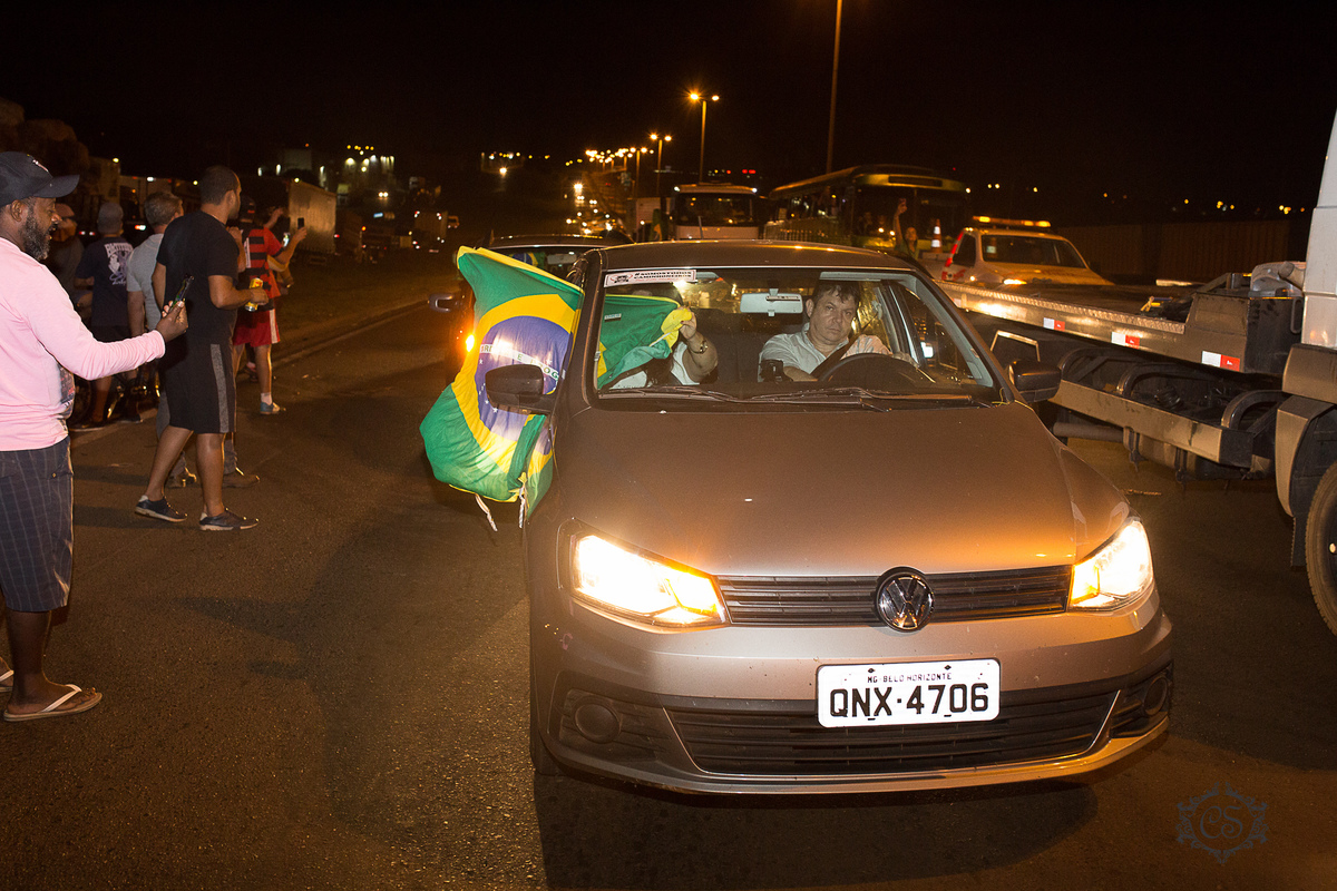 manifestação dos caminheiros 2018 posto zote uberaba MG tiro de guerra carro
