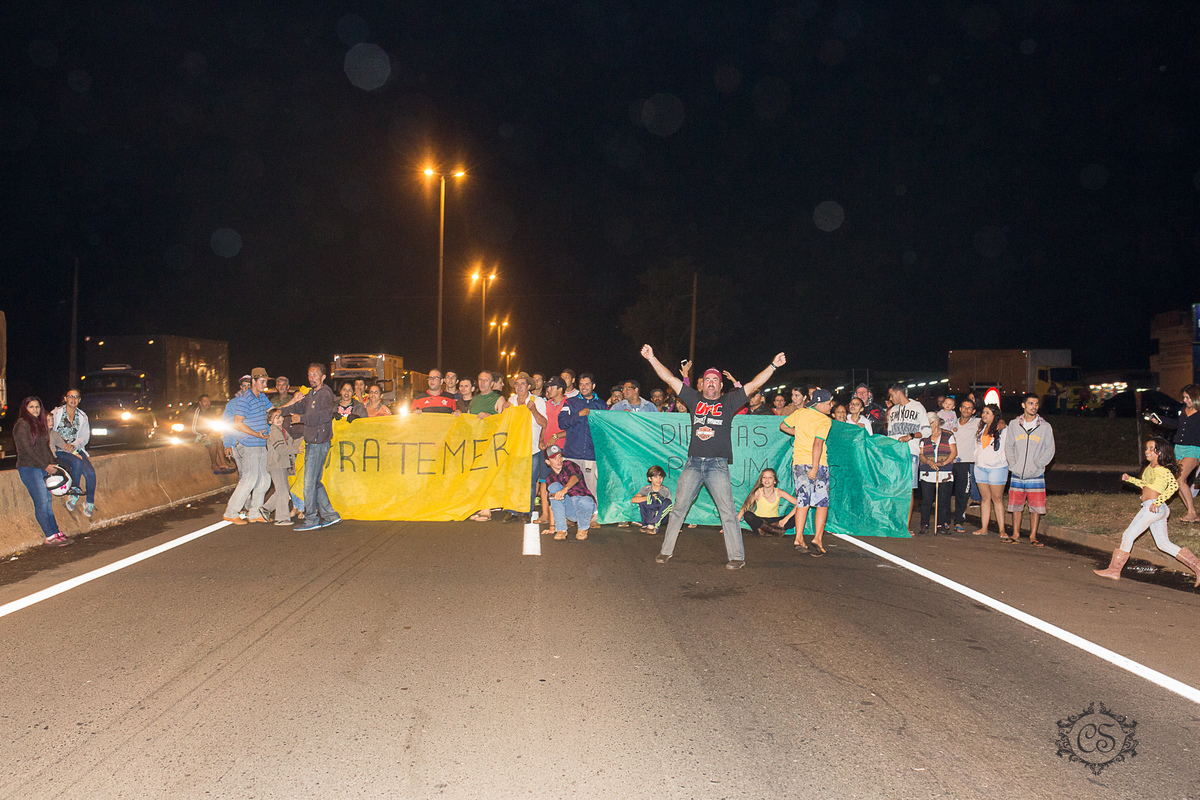 manifestação dos caminheiros 2018 posto zote uberaba MG intervenção militar