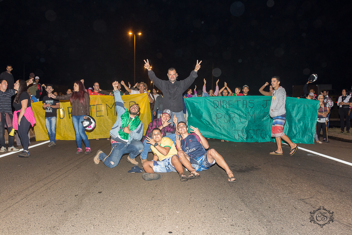 manifestação dos caminheiros 2018 posto zote uberaba MG fechando rodovia