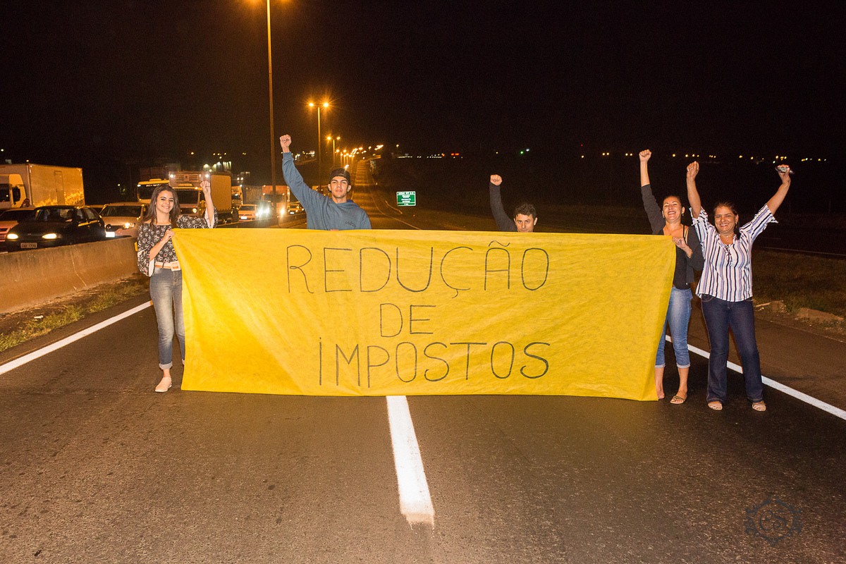 manifestação dos caminheiros 2018 posto zote uberaba MG redução de impostos
