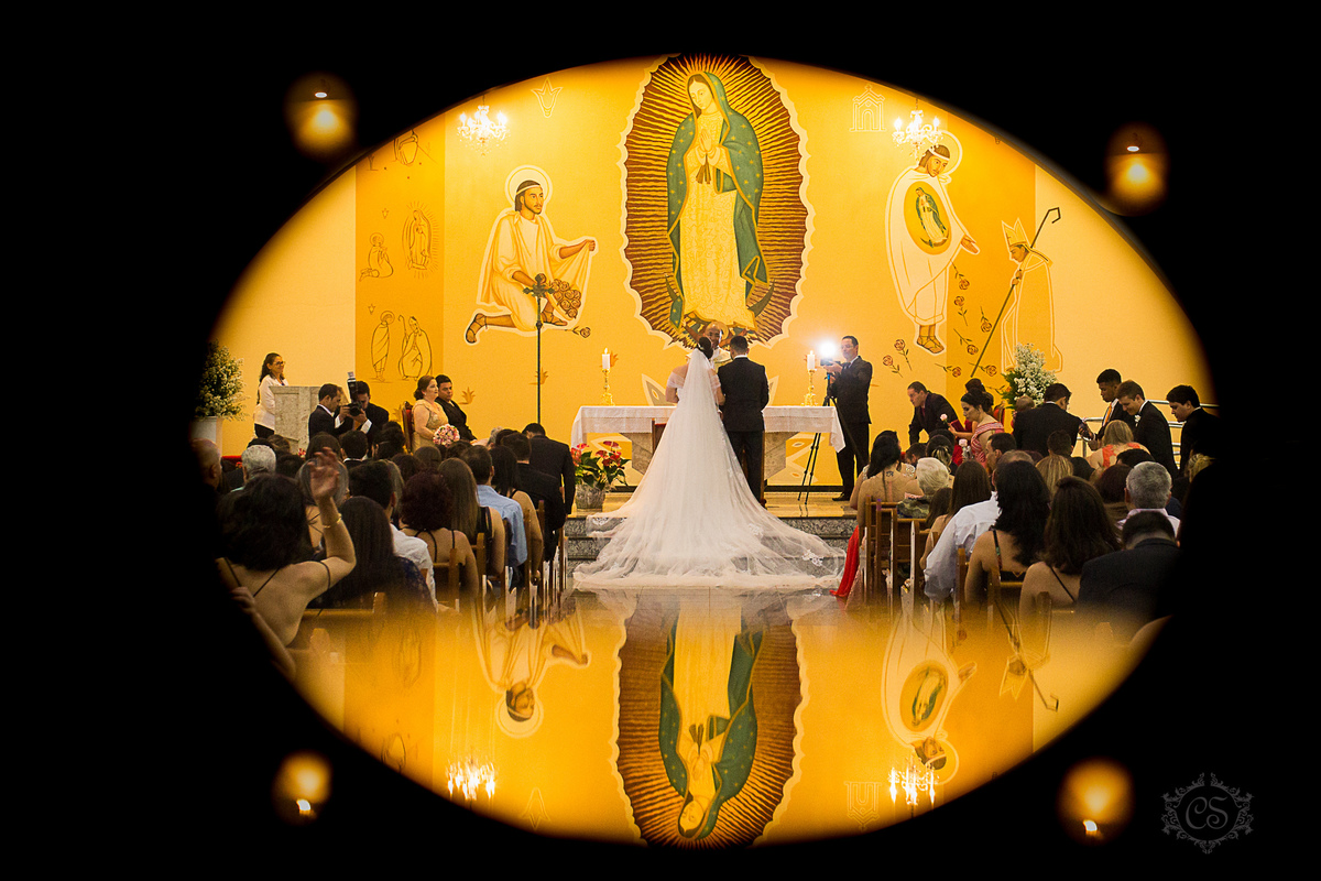 casamento igreja uberlandia reflexo altar noivos 