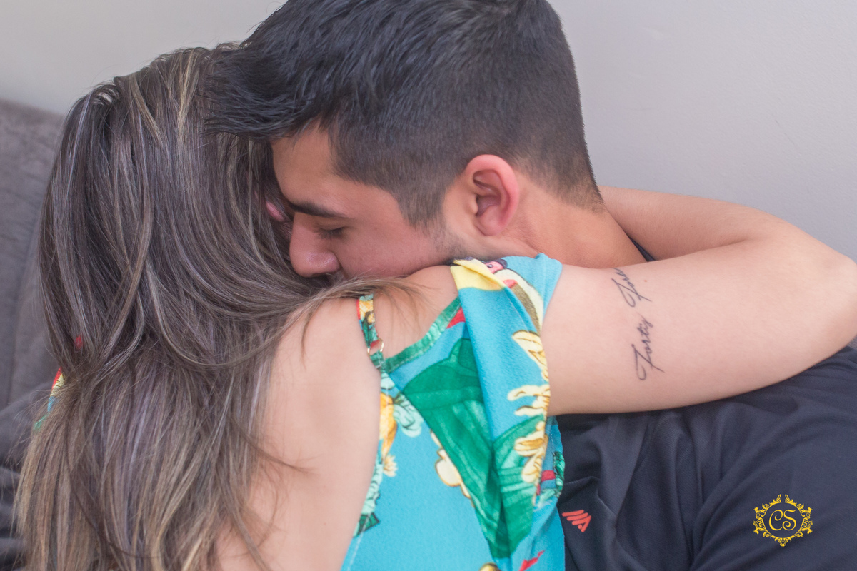 ensaio residencial, Uberaba, casal, abraço