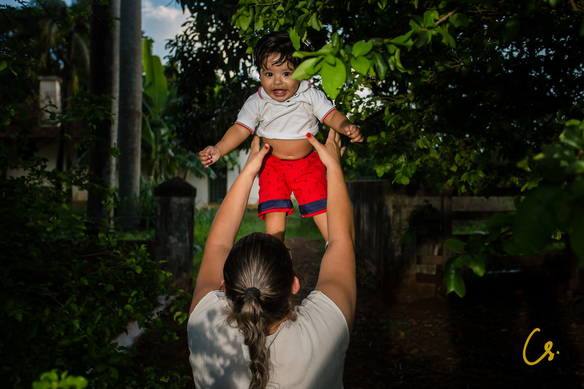 ensaio de familia no parque, epamig, mamãe e filho, mamãe de primeira viagem,  brincadeiras, fim de tarde, fazendo bichino, epamig, colinho, mamãe e filho, vovó, ternura, família, ensaio fotográfico, ensaio de familia, mulheres, uberaba