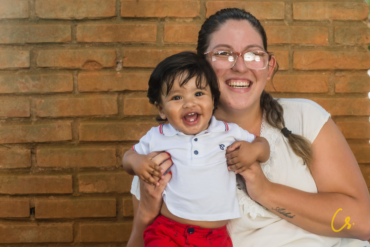 ensaio de familia no parque, epamig, mamãe e filho, mamãe de primeira viagem,  brincadeiras, fim de tarde, fazendo bichino, epamig, colinho, mamãe e filho, vovó, ternura, família, ensaio fotográfico, ensaio de familia, mulheres, uberaba