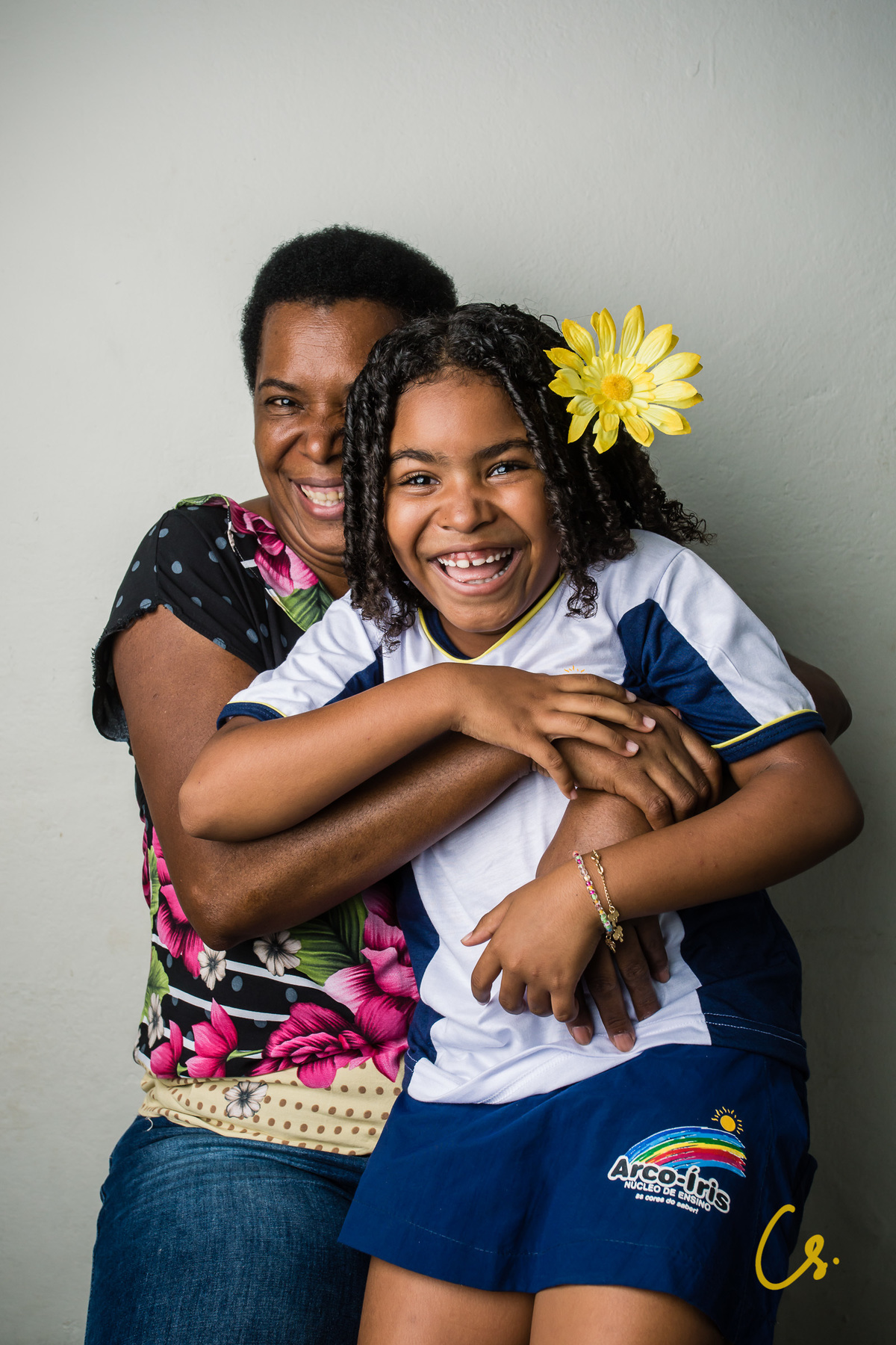 formatura, formatura infantil, escola infantil, formatura de criança, criança com beca, beca, beca azul, arco iris, 