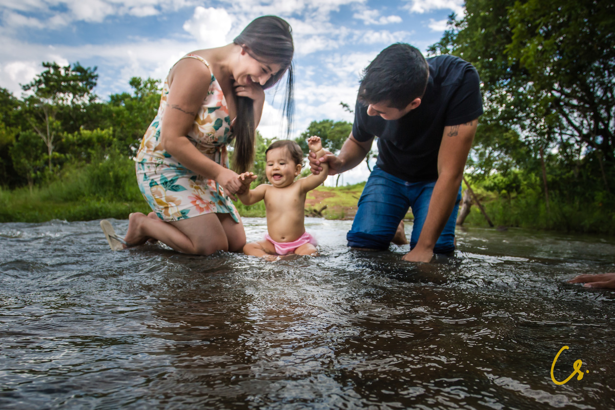 Ensaio fotográfico, ensaio infantil, smash, uberaba, ensaio de família, 1 ano, aniversário de 1 ano, cachoeira, aventura, água, ensaio na água, uberaba, diversão, 