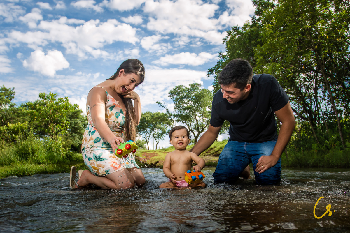 Ensaio fotográfico, ensaio infantil, smash, uberaba, ensaio de família, 1 ano, aniversário de 1 ano, cachoeira, aventura, água, ensaio na água, uberaba, diversão, 