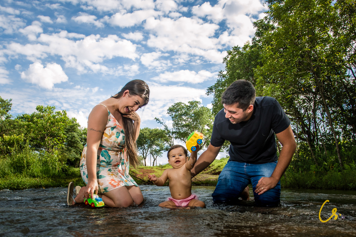 Ensaio fotográfico, ensaio infantil, smash, uberaba, ensaio de família, 1 ano, aniversário de 1 ano, cachoeira, aventura, água, ensaio na água, uberaba, diversão, 