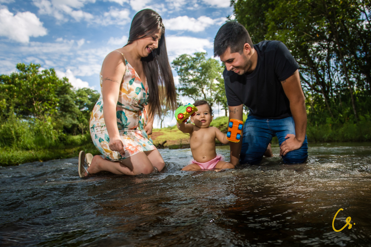 Ensaio fotográfico, ensaio infantil, smash, uberaba, ensaio de família, 1 ano, aniversário de 1 ano, cachoeira, aventura, água, ensaio na água, uberaba, diversão, 
