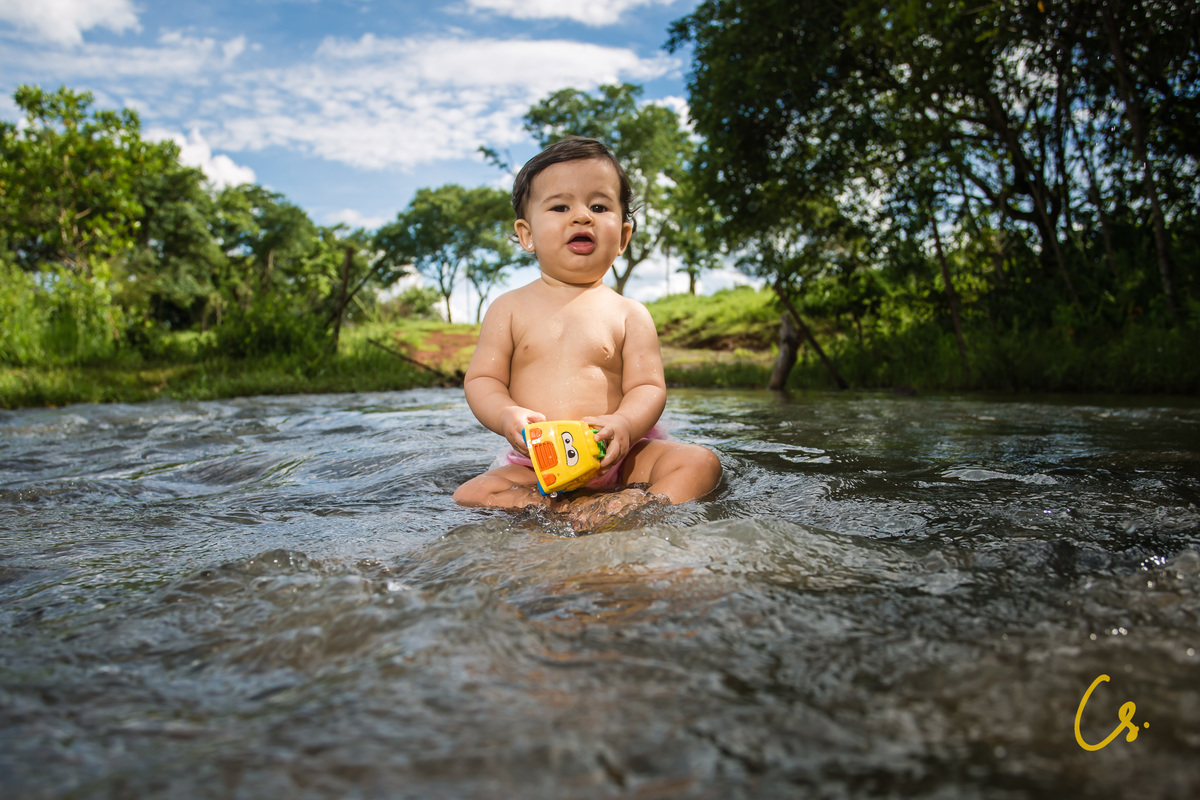 Ensaio fotográfico, ensaio infantil, smash, uberaba, ensaio de família, 1 ano, aniversário de 1 ano, cachoeira, aventura, água, ensaio na água, uberaba, diversão, 
