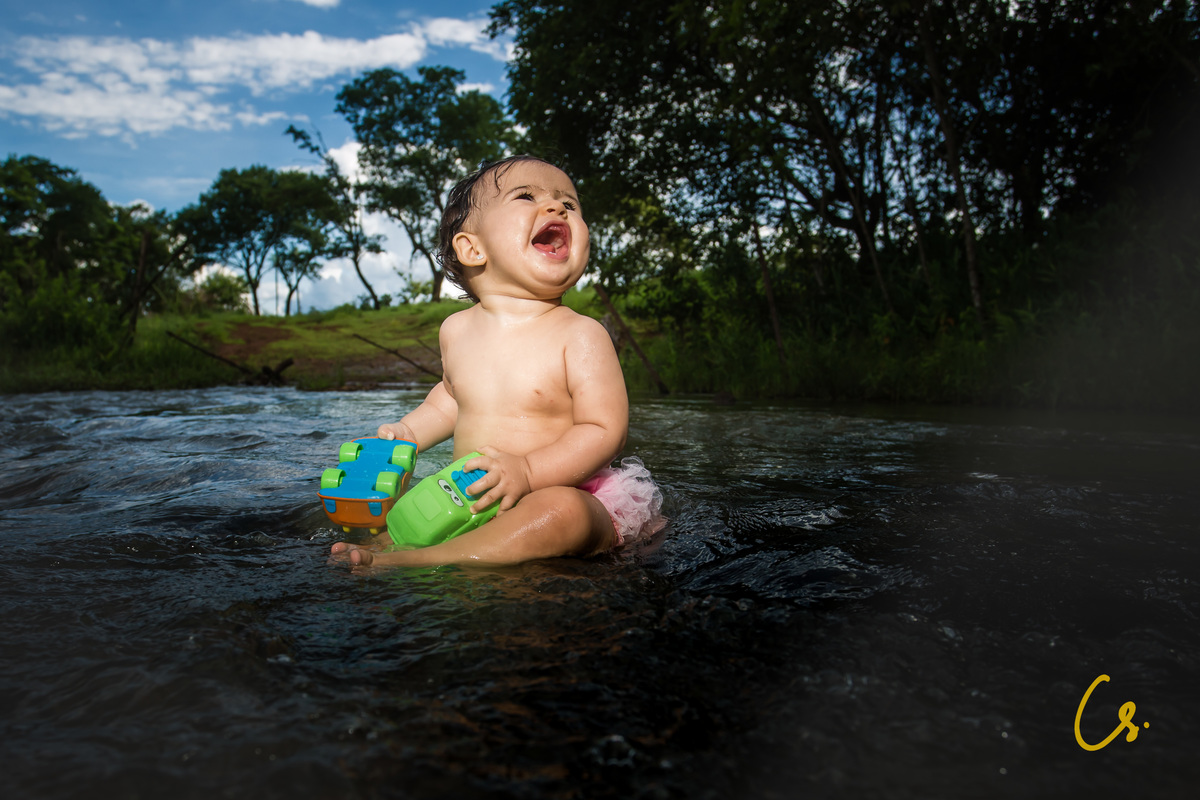 Ensaio fotográfico, ensaio infantil, smash, uberaba, ensaio de família, 1 ano, aniversário de 1 ano, cachoeira, aventura, água, ensaio na água, uberaba, diversão, farra