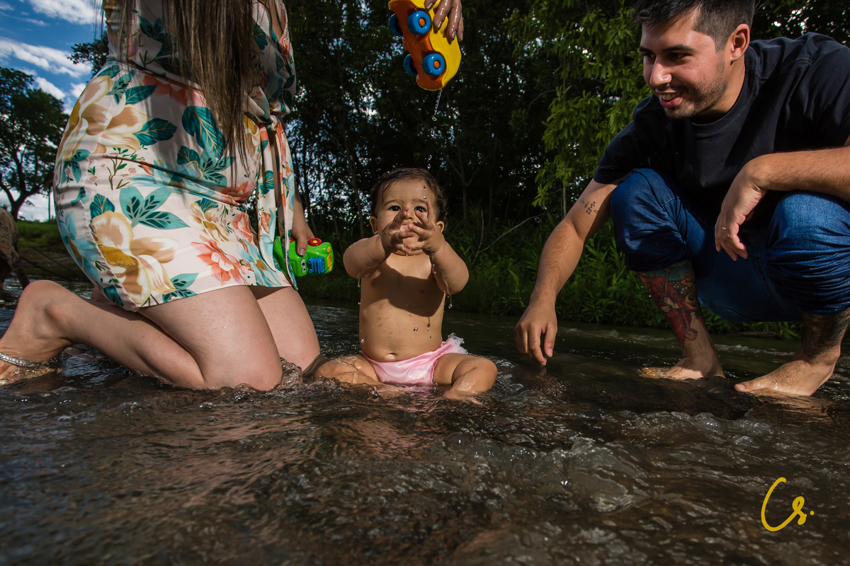 Ensaio fotográfico, ensaio infantil, smash, uberaba, ensaio de família, 1 ano, aniversário de 1 ano, cachoeira, aventura, água, ensaio na água, uberaba, diversão, 