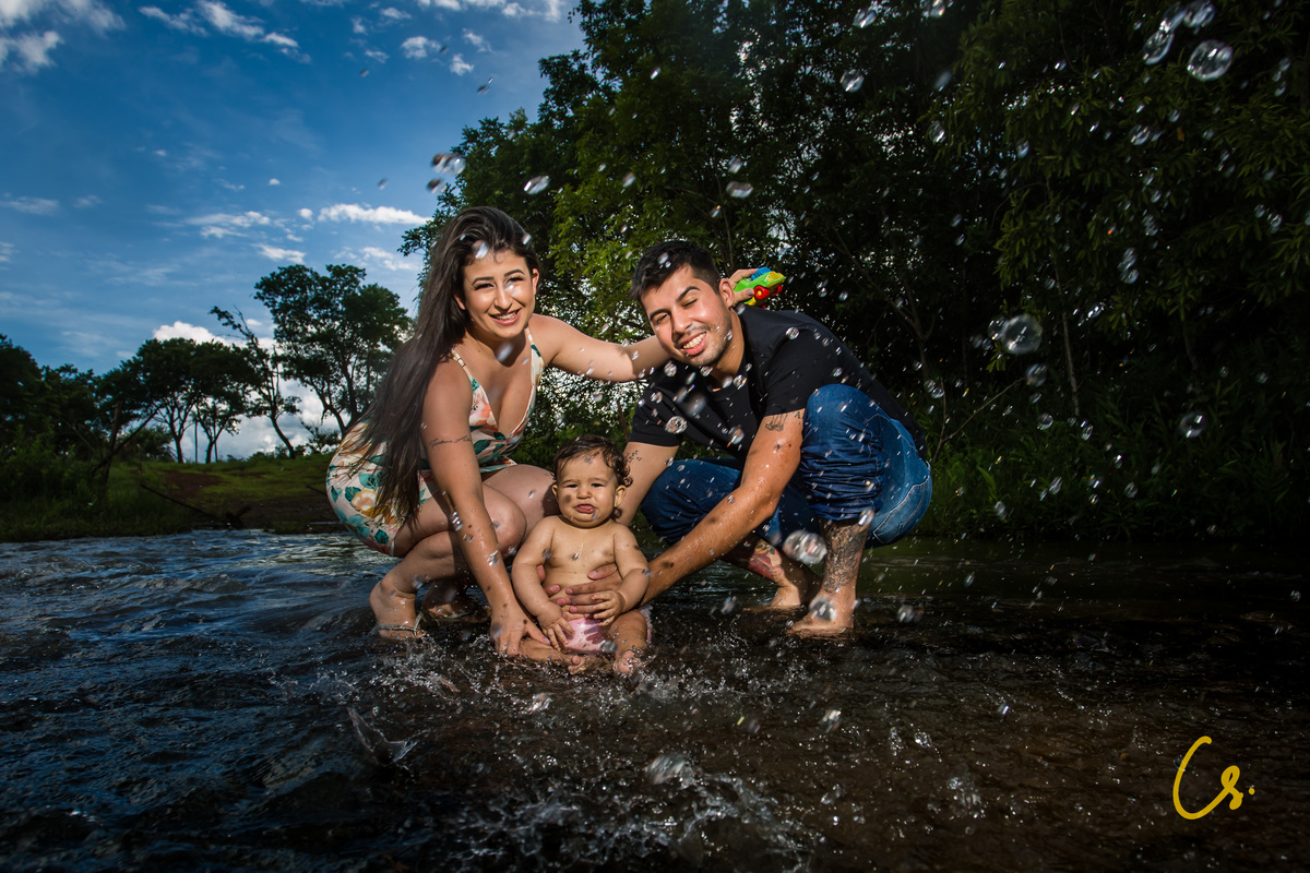 Ensaio fotográfico, ensaio infantil, smash, uberaba, ensaio de família, 1 ano, aniversário de 1 ano, cachoeira, aventura, água, ensaio na água, uberaba, diversão, 