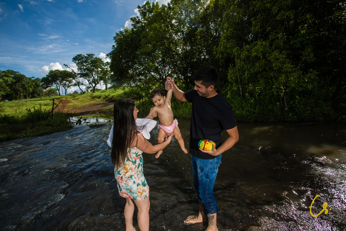 Ensaio fotográfico, ensaio infantil, smash, uberaba, ensaio de família, 1 ano, aniversário de 1 ano, cachoeira, aventura, água, ensaio na água, uberaba, diversão, 