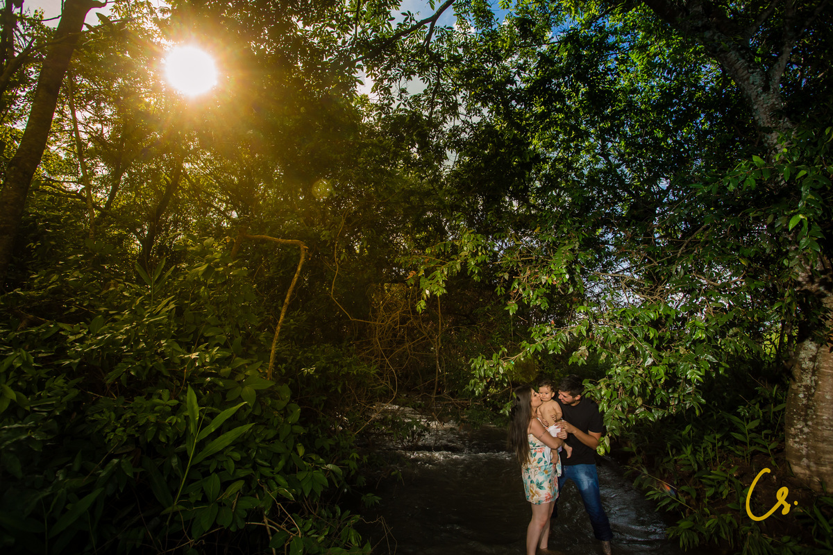 Ensaio fotográfico, ensaio infantil, smash, uberaba, ensaio de família, 1 ano, aniversário de 1 ano, cachoeira, aventura, água, ensaio na água, uberaba, diversão, 