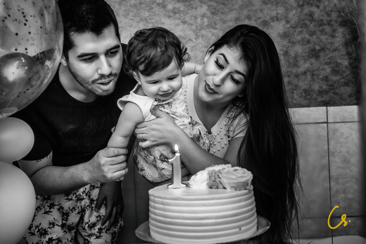 Aniversário infantil, aniversário, festa de 1 ano, 1 ano, aniversário de menina, uberaba, minas gerais, festa em casa, festa residência, pais incríveis, soprando vela