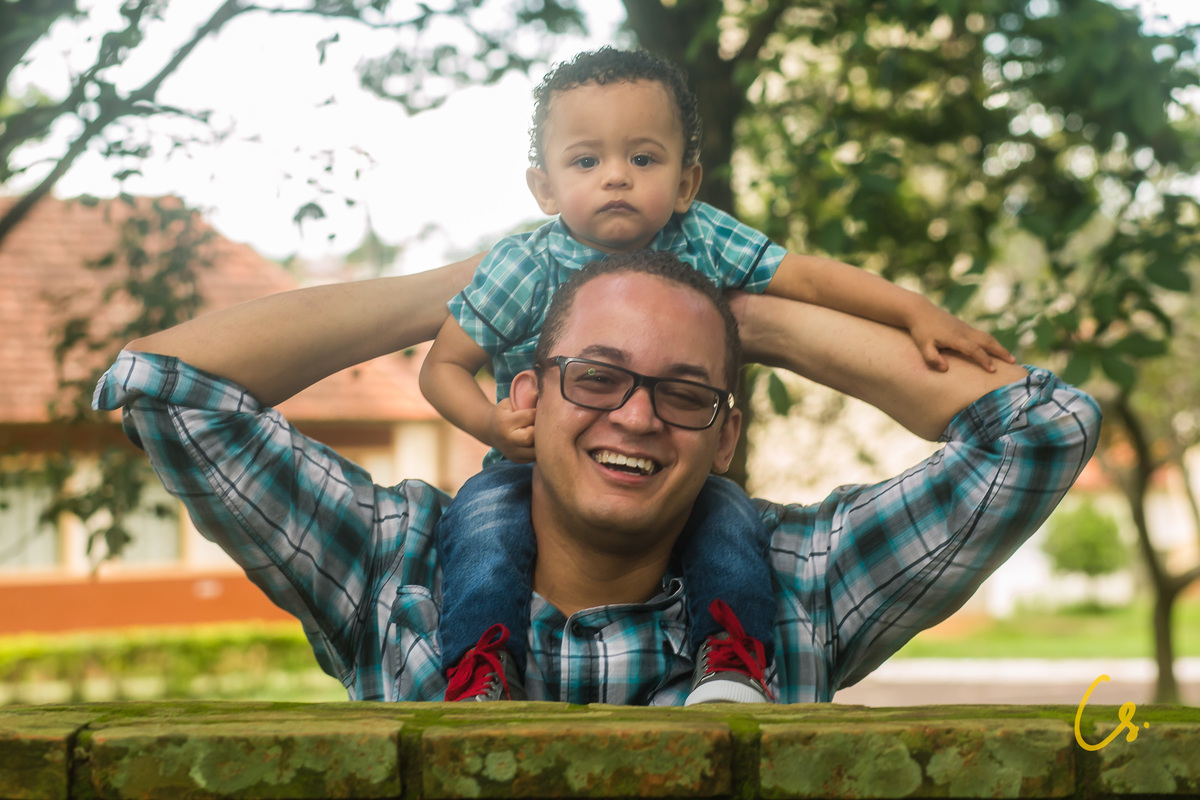 ensaio de família, família, família, momentos felizes, uberaba, minas,  gerais, ensaio de família em Uberaba, musico, música, escola de música, cavalinho