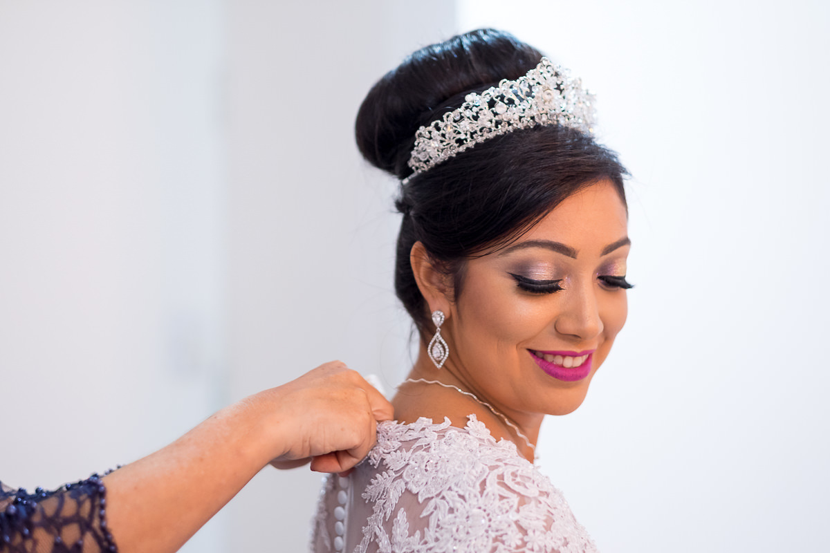 preparação da noiva em  instituto erika nogueira casamento em Guarujá por Alice Casaes
