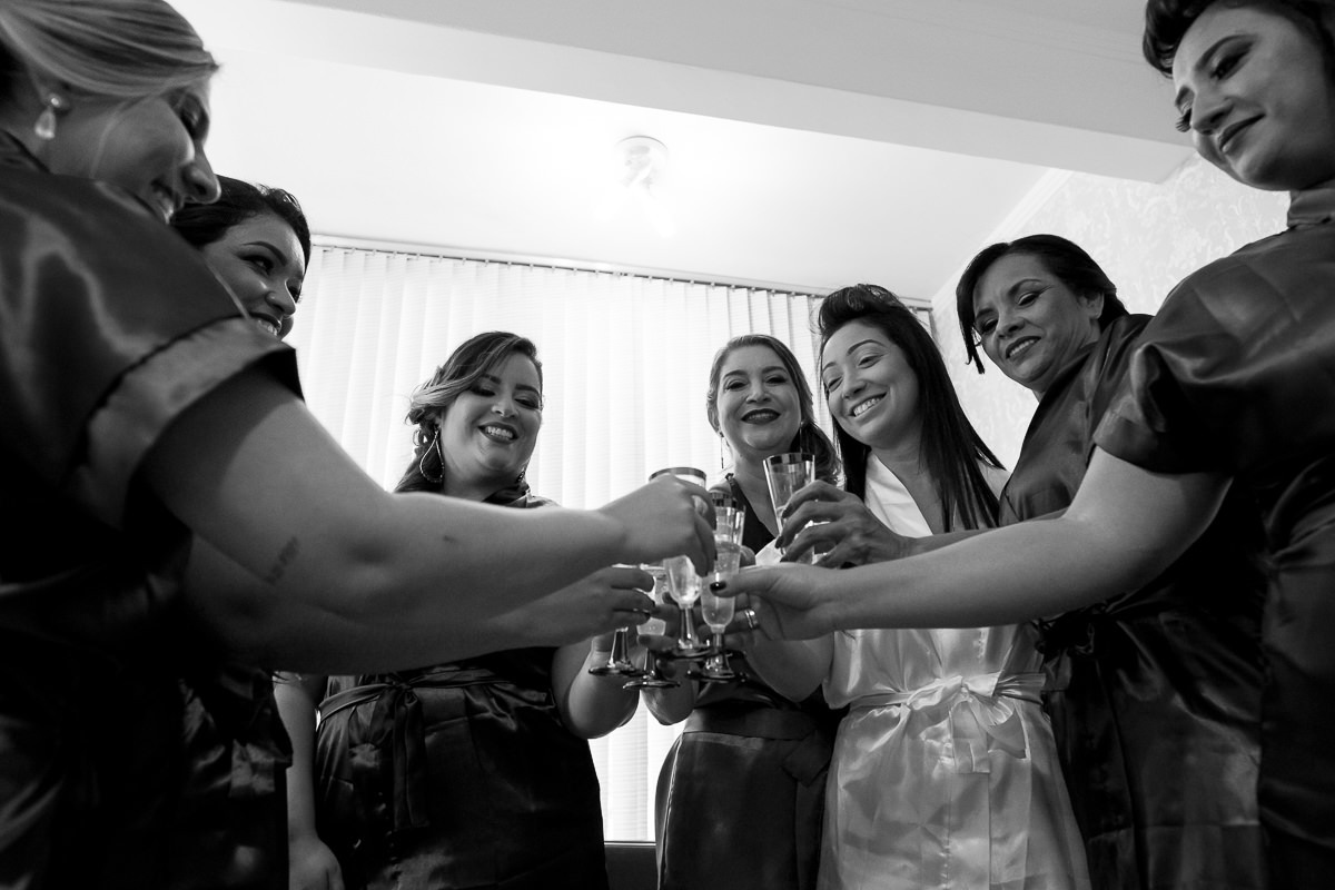 brinde das madrinhas em instituto erika nogueira casamento em Guarujá por Alice Casaes
