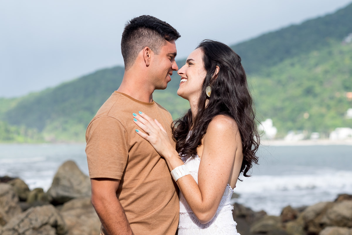 ensaio pre casamento nas pedras guarujá praia das conchas alice casaes fotografia