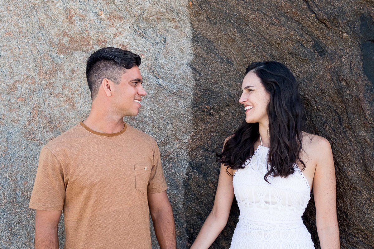 ensaio pre casamento contraste na pedra guarujá praia das conchas alice casaes fotografia