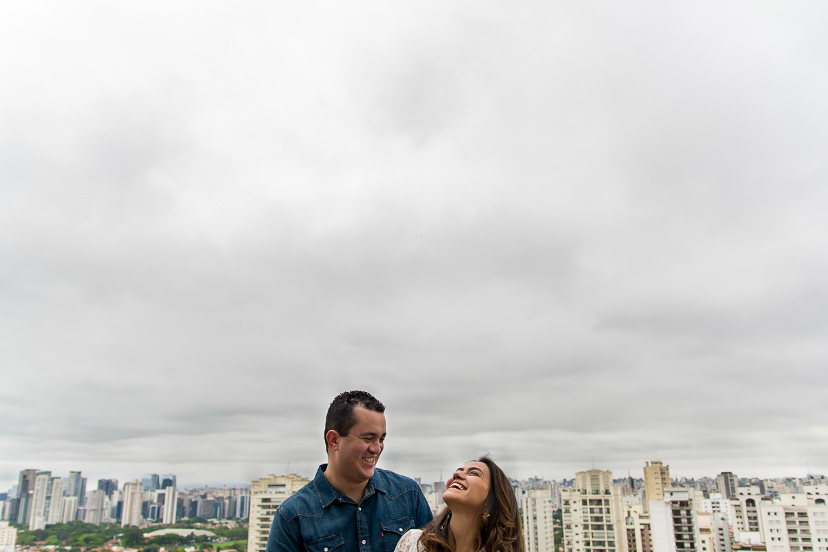 noivos e o céu de são paulo por alice casaes fotografia