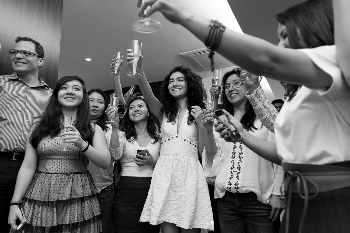 brinde aos noivos em são paulo alice casaes fotografia
