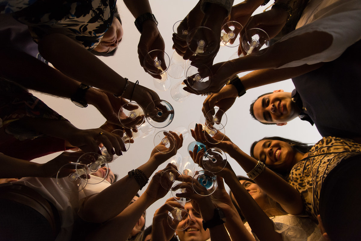 brindando o noivado em são paulo alice casaes fotografia