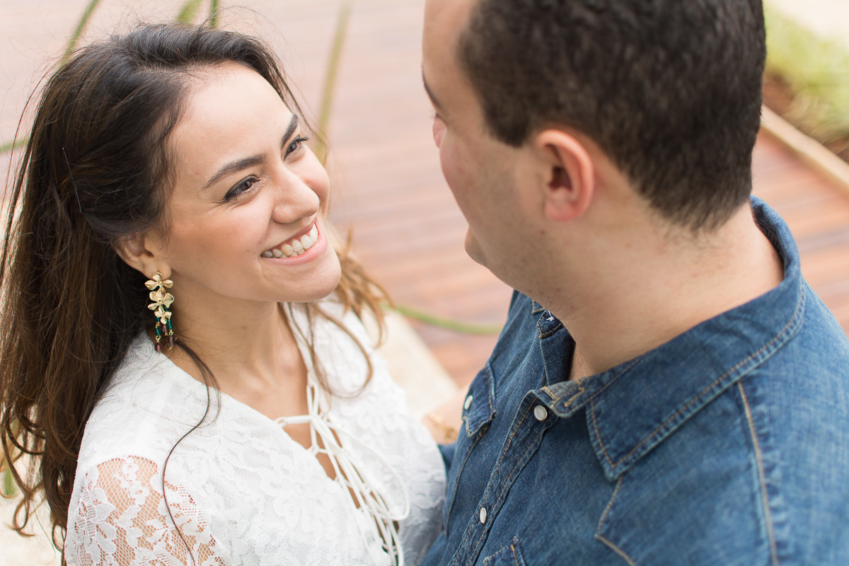 noivos se olhando em são paulo por alice casaes fotografia