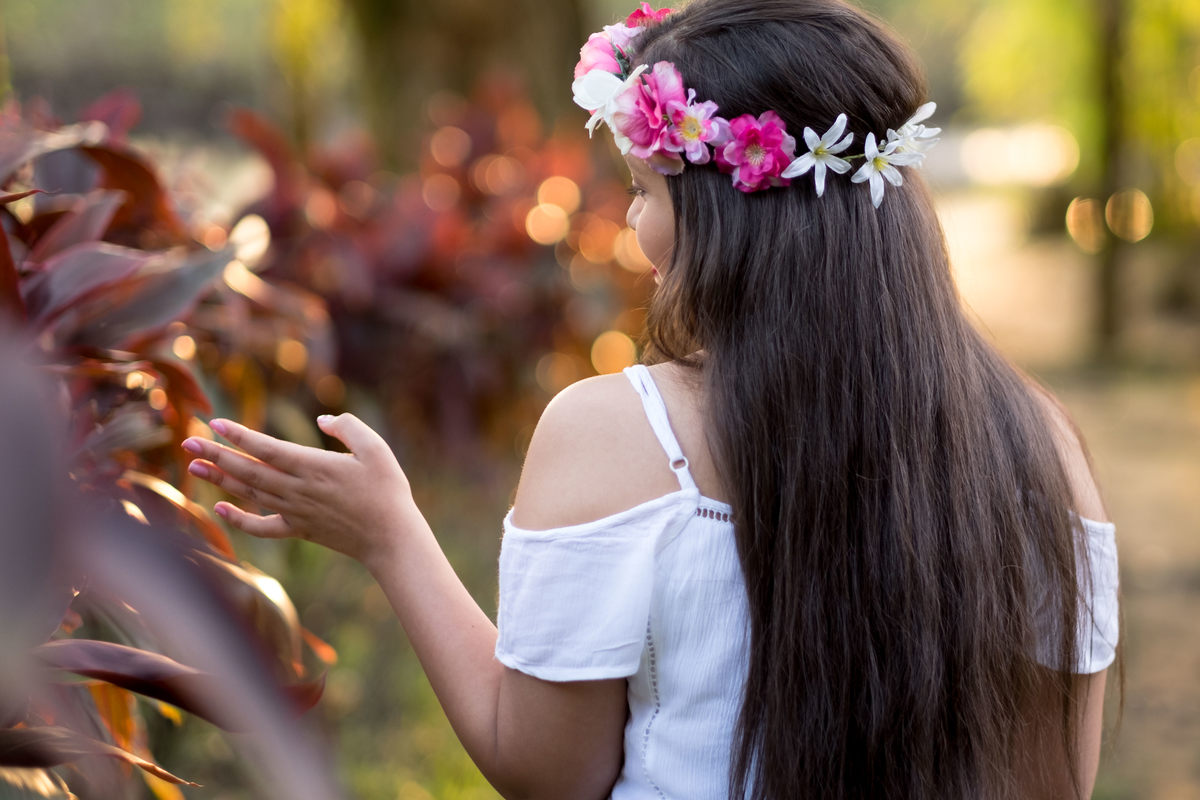ensaio lifestyle tocando as flores alice casaes fotografia guarujá