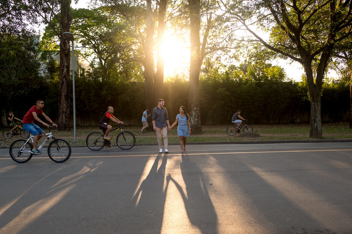 casal de mãos dadas ibirapuera SP
